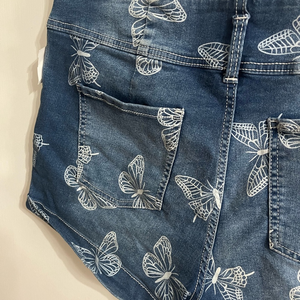 🩵 XXL Butterfly Shorts no boundaries shorts - Picture 8 of 11